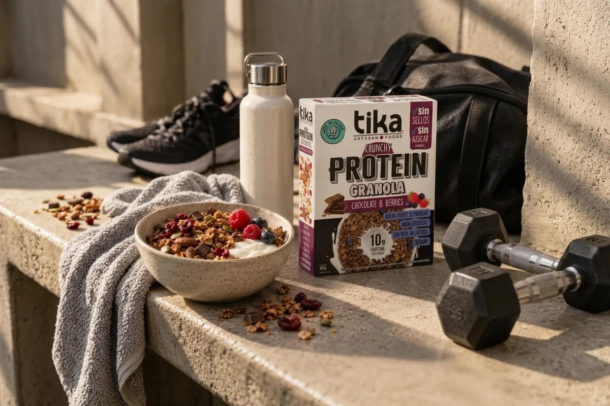 Tika Foods Crunchy Protein Granola Chocolate & Berries x 1 estuche (350g) - 10g Proteína, Vegano, Sin Sellos | Tika Chile